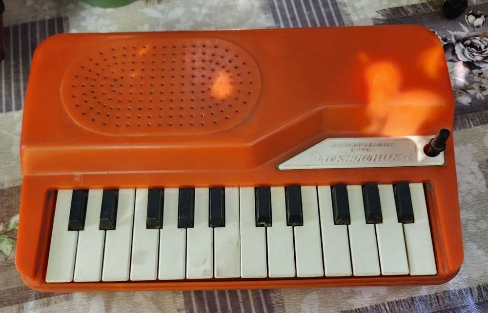 Продаются советские игрушки цены разные  уточняйте