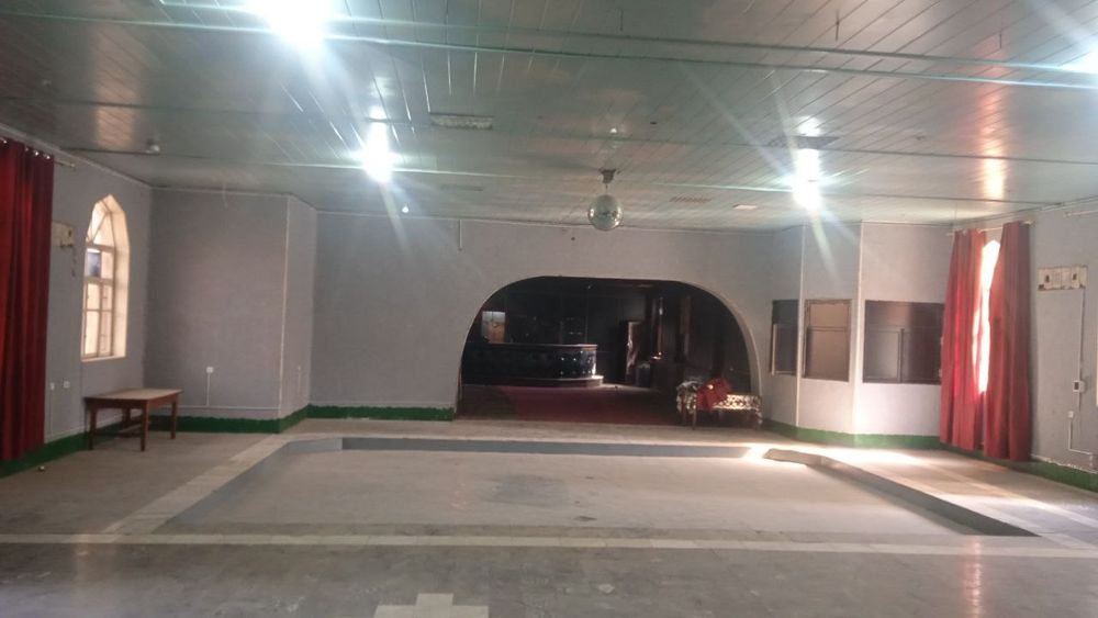 Карши шахар маказида 300+150 кв.м ижарага берилади