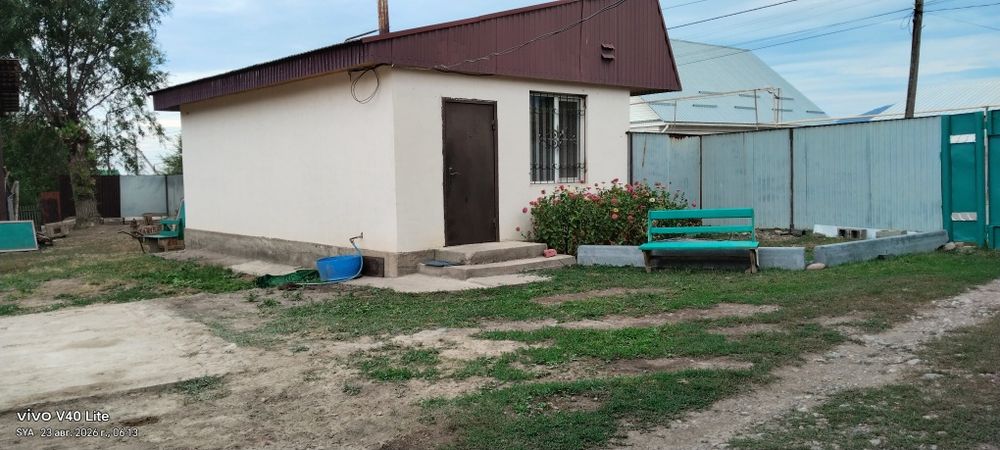 На продаже дом  плюс два участка