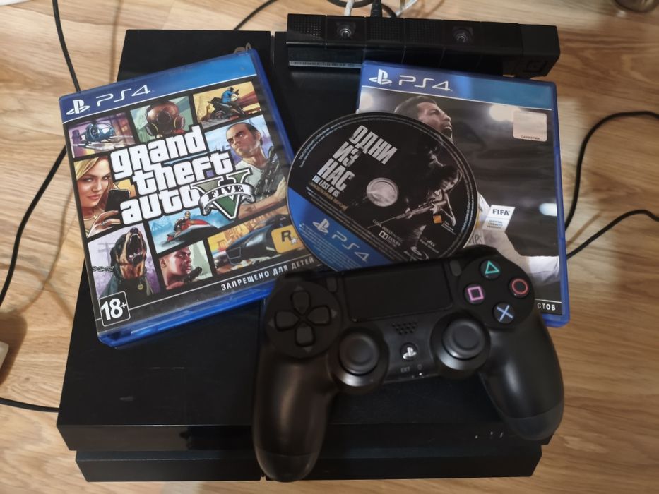 Playstation 4  с дисками и камерой