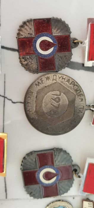 Лот медали и значки.