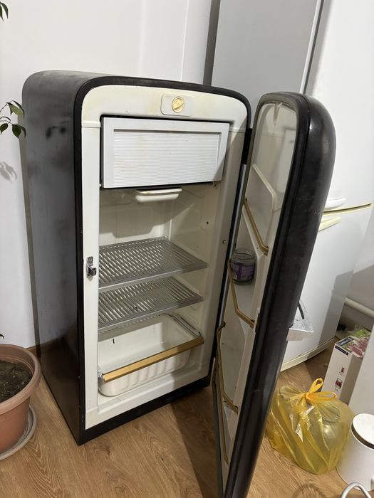 Продам работающий холодильник Орск