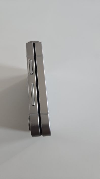 Samsung Z Flip 6, 256gb,  display mare spart