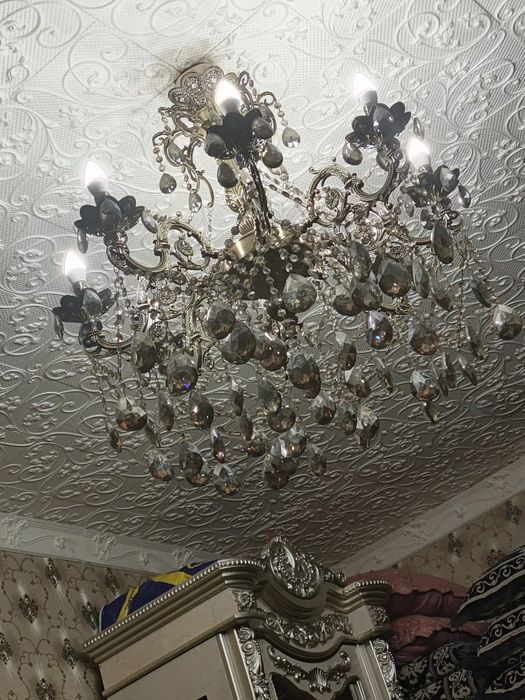 Люстра очень красивая огромная