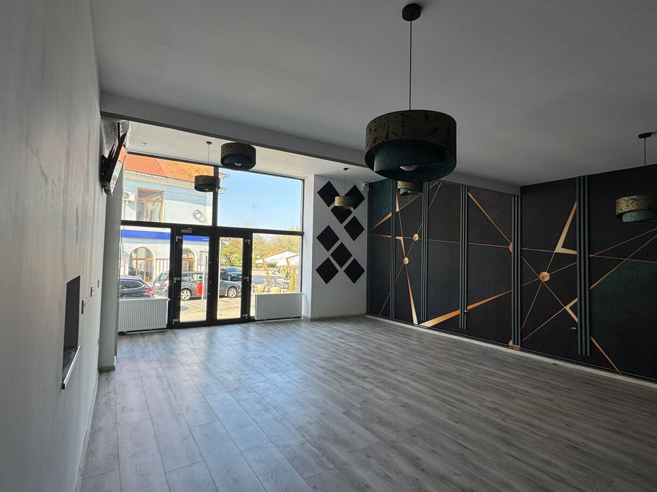 Închiriez Spațiu Comercial în centru Mediaș