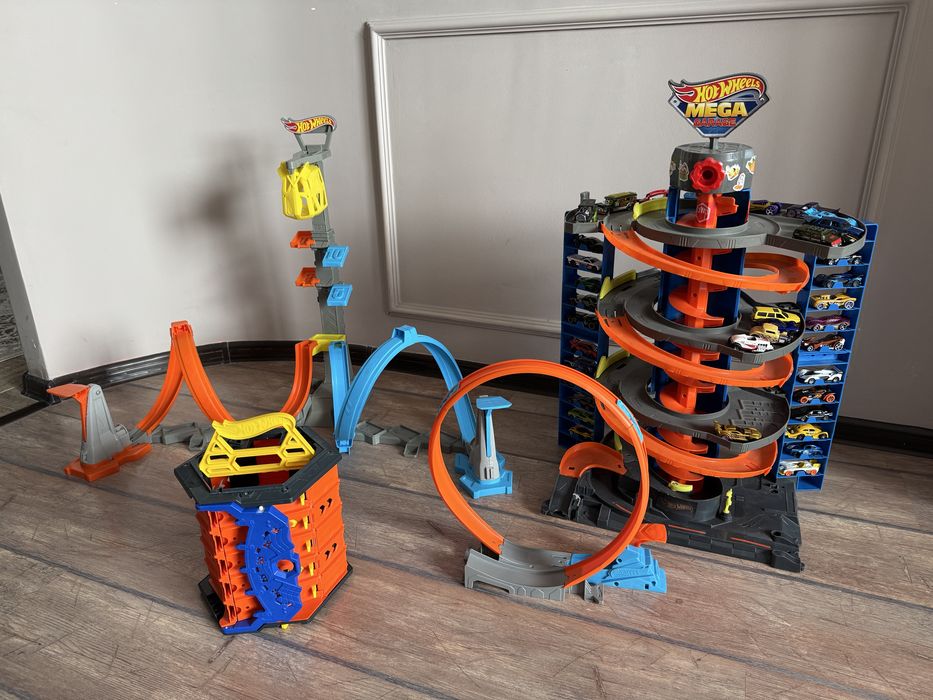 Город Hotweels и 165 машинок