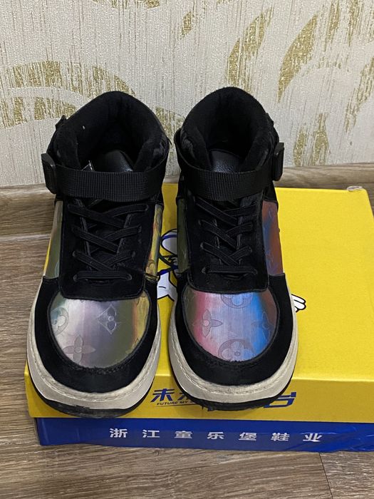 Продам ботинки теплые