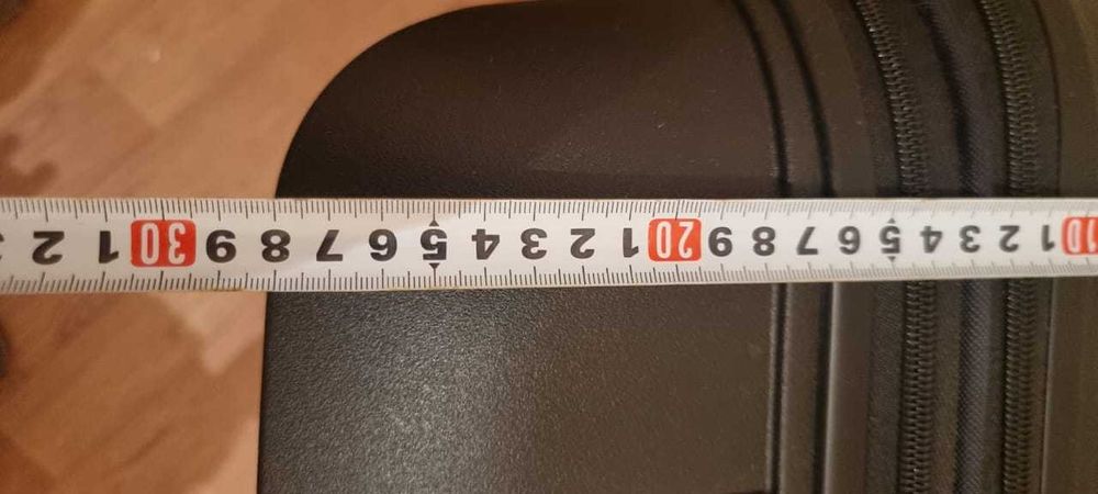 Продаётся чемодан Cosmo