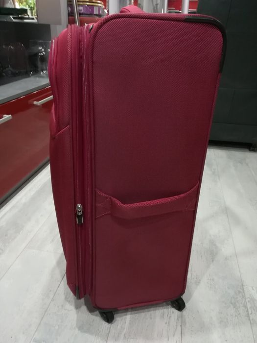 Куфари на колелца и телескопична дръжка  H-Line