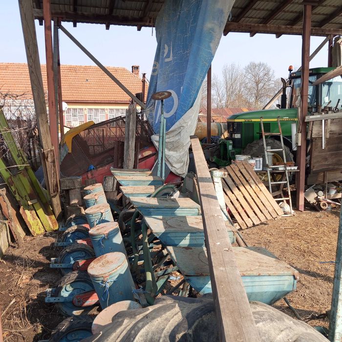 Vând semănătoare porumb spc 6