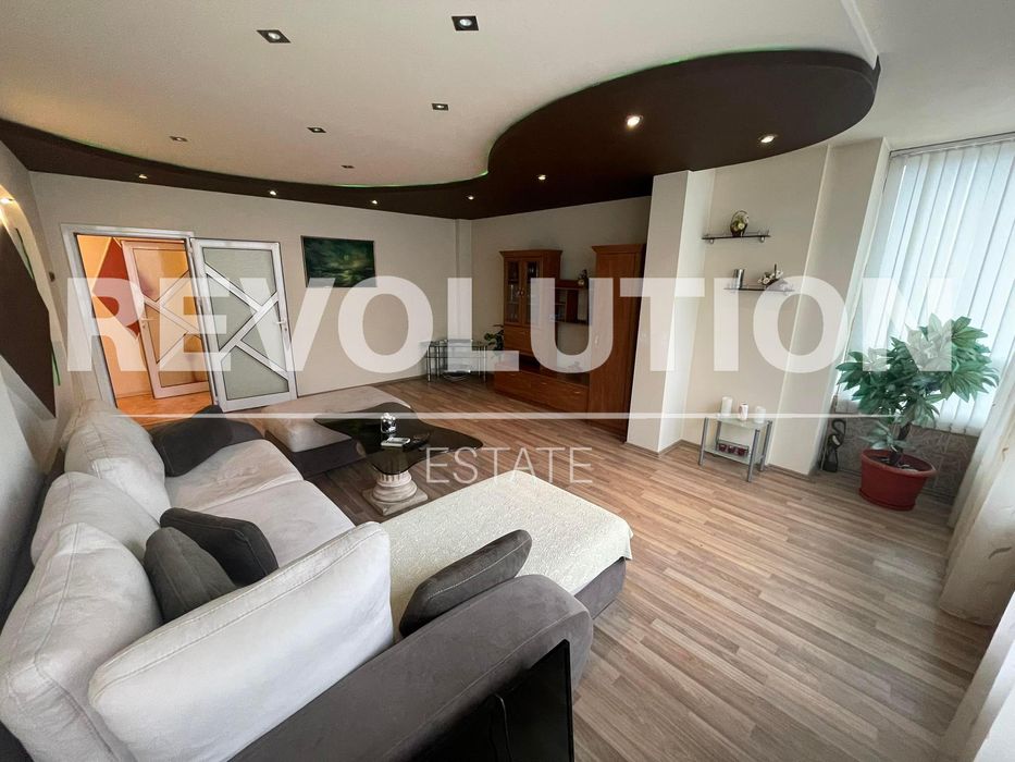 Тристаен апартамент  в гр.Варна, Център!