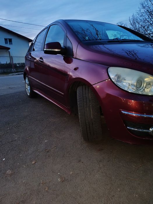 Vând Mercedes b 200