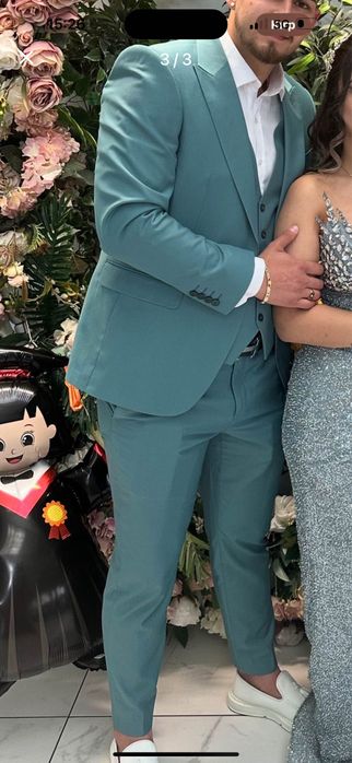 Маслено зелен мъжки костюм