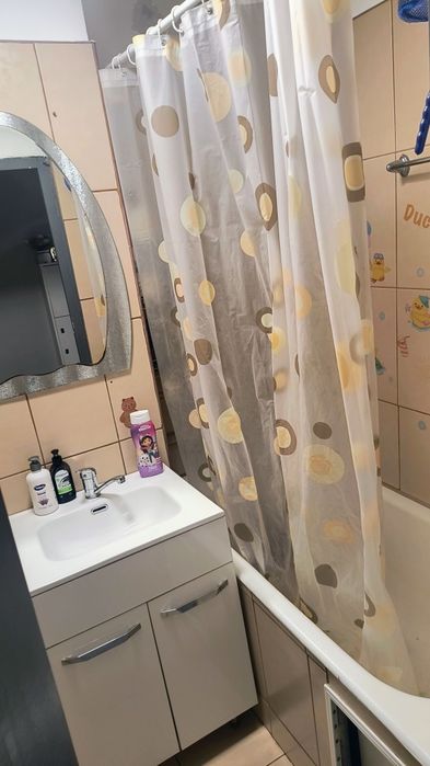 Inchiriez apartament 3 camere