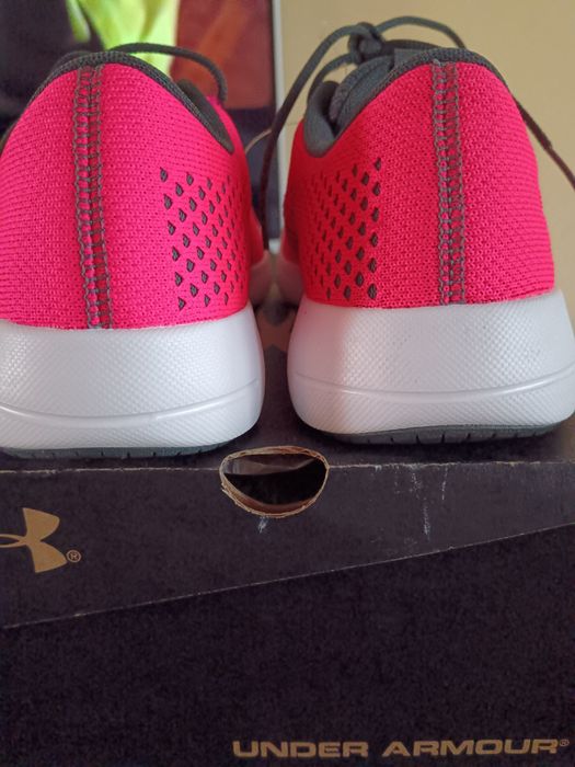 UNDER ARMOUR mărime 38