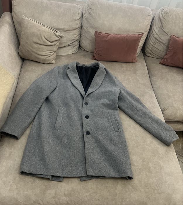 Palton nou fara eticheta