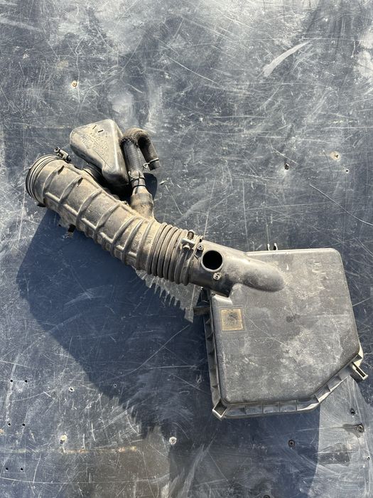 Патрубок воздуховода воздушного фильтра дросселя lexus is300 gs300