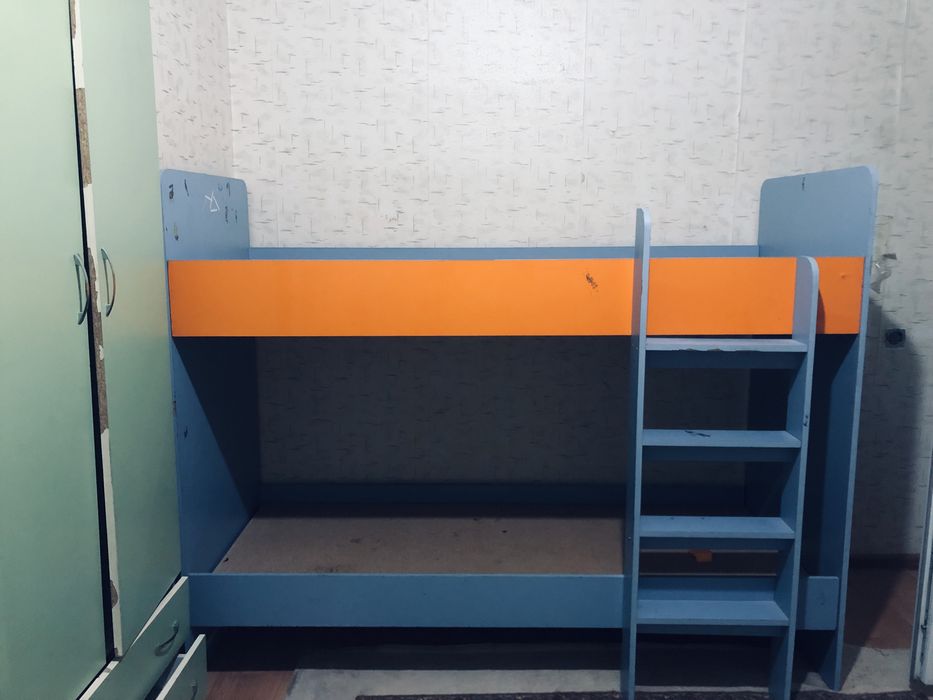 Кроват двух этажный продаеться срочно