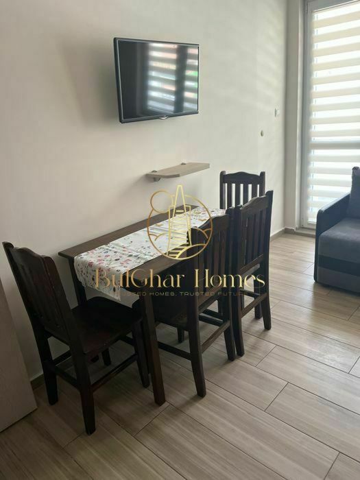 Дава се под наем Тристаен апартамент в Варна, Колхозен пазар - 85 кв.м за 548.25 € - Снимка #1