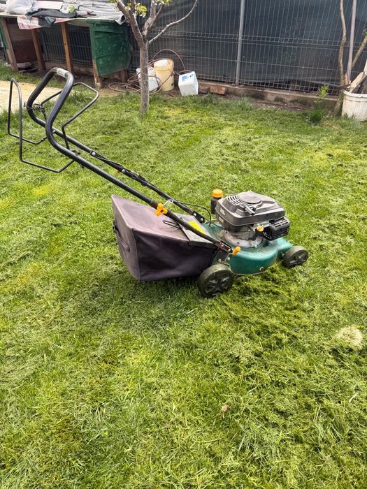 Vand masina de tuns gazon cu autopropulsie