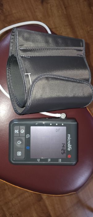 Апарат за кръвно налягане MICROLIFE BP B6 Connect