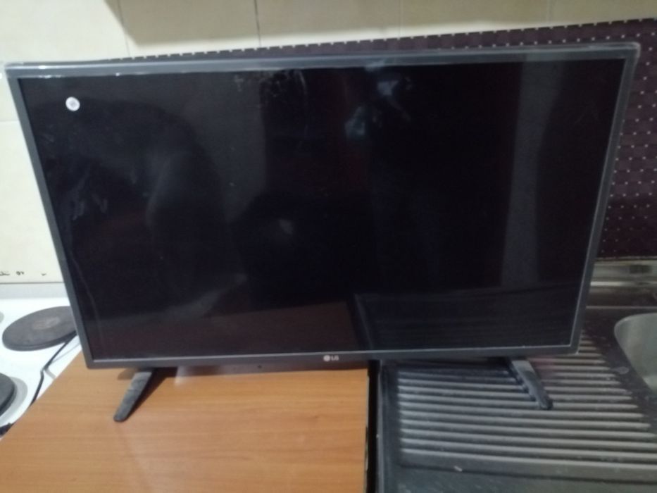 Телевизор на детали 32 дюйма
