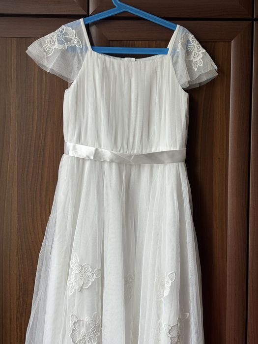 Бяла детска рокля