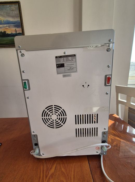 Диспансер для воды