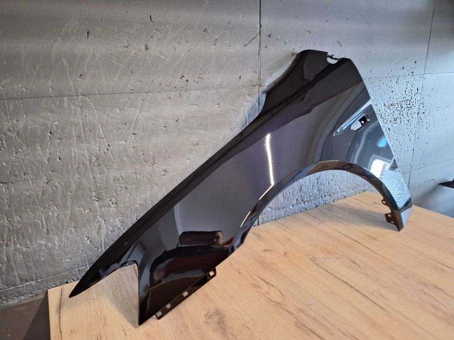 Aripa Fata Stanga Mitsubishi Lancer An 2004-2008 (X04A (Negru))