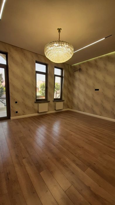 Срочно продаётся евродом Никитина 2.3-соток 6-комнота 2-этаж+подвал