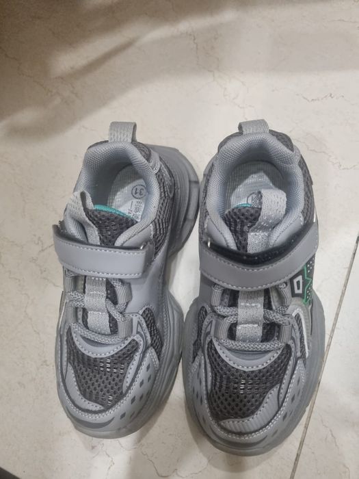 Продам кроссовки