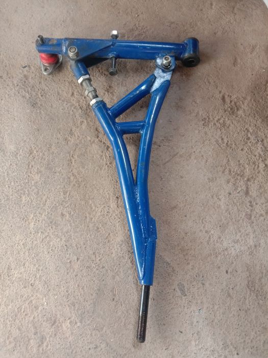 Продам, треугольные рычаги на ладу.