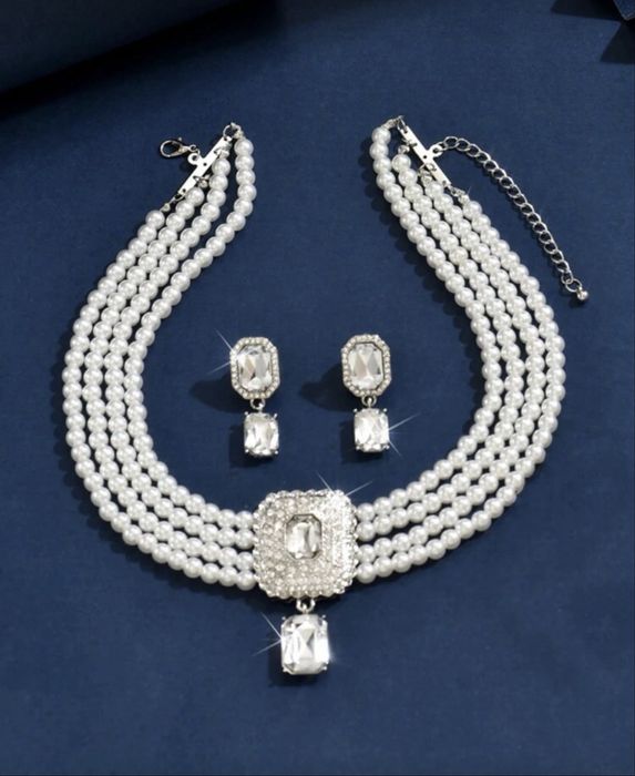 Комплект колие и обеци с перли