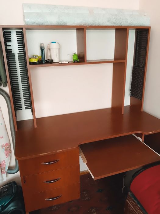 Кампютерный стол бу в хорошо состояние