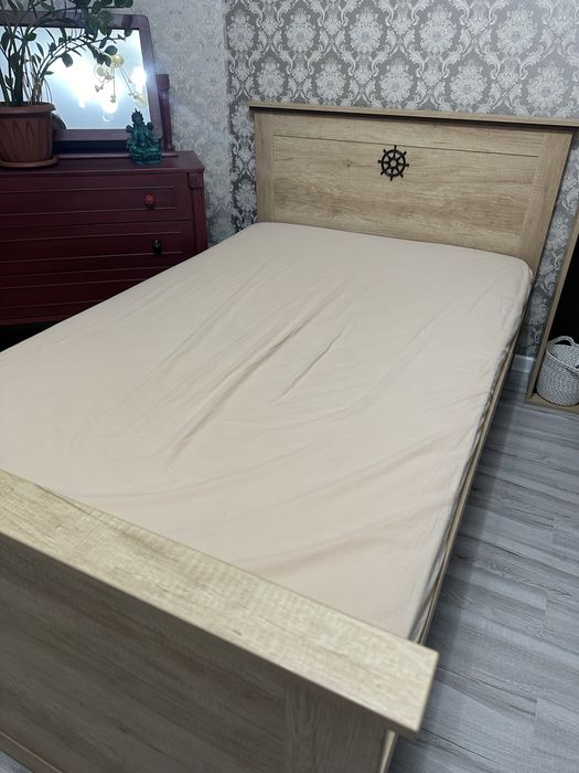 Кровать с ортопедическим матрасом