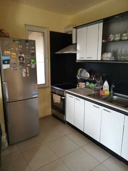 Триетажна къща в Бяла