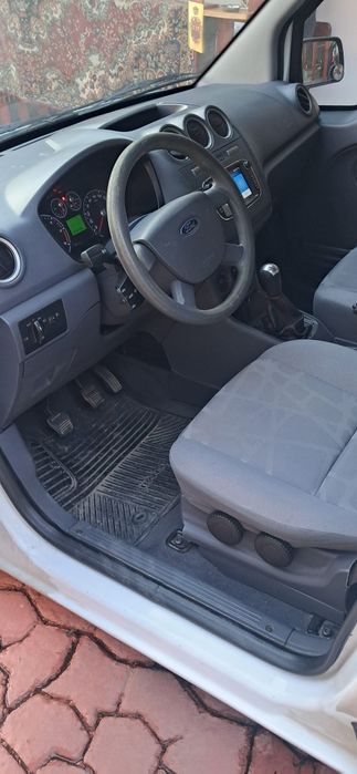 Vând Ford tourneo connect an 2010