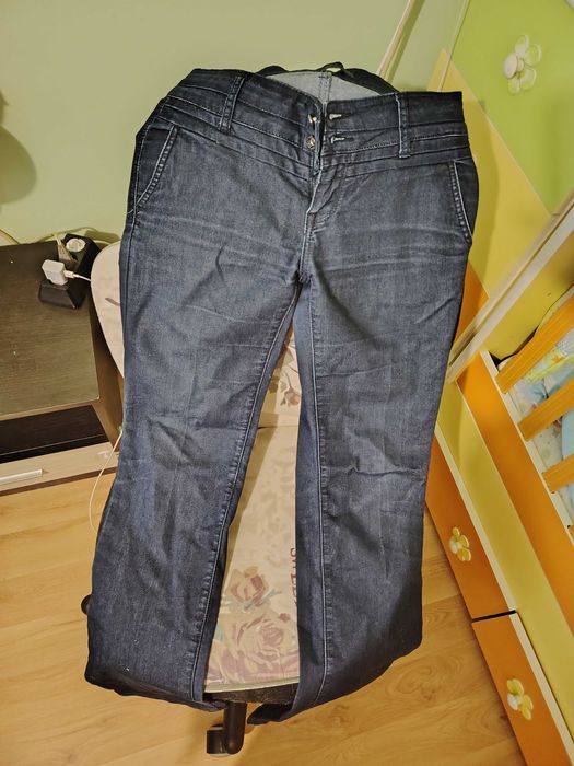 Продавам дънки, панталони