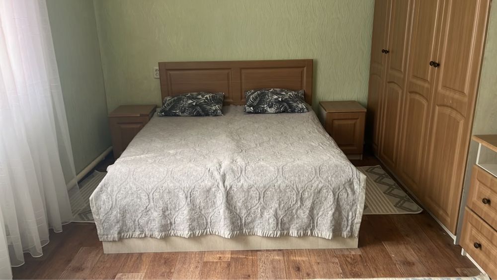 Продается спальный гарнитур