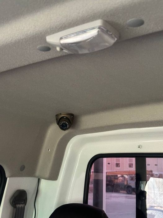 Avtomashinani online kuzatish uchun kameralar va GPS bor. Arzon narxda