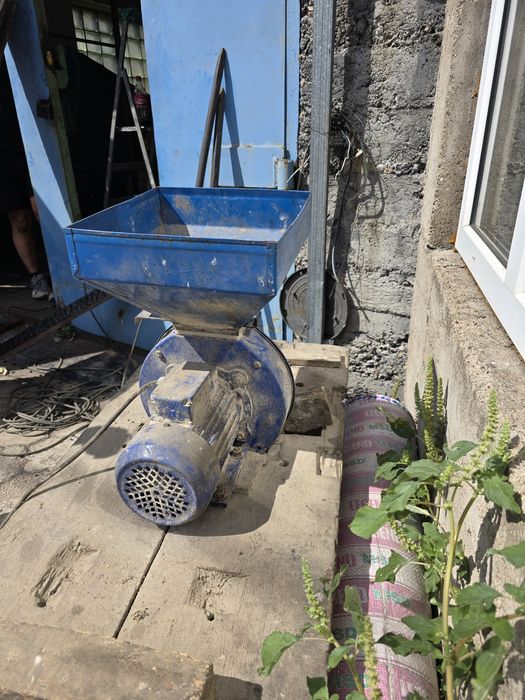 Дробилка для зерна, зернодробилка