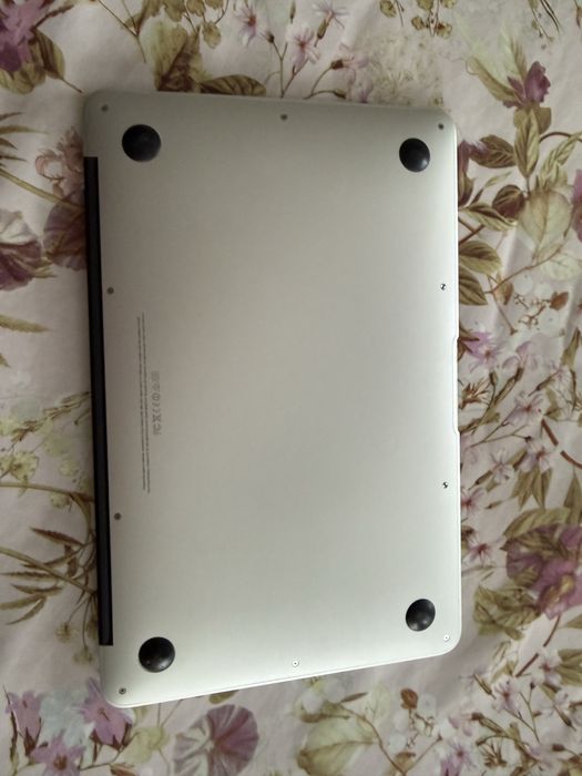 Apple MacBook Air "Core i5" 1.3 11" (Mid-2013)