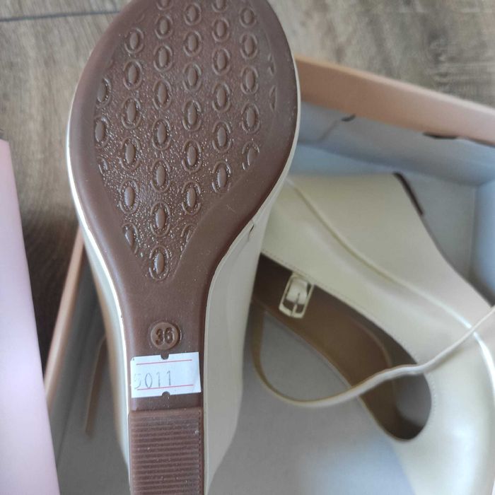 Pantofi mireasa nepurtati cu platforma si bareta