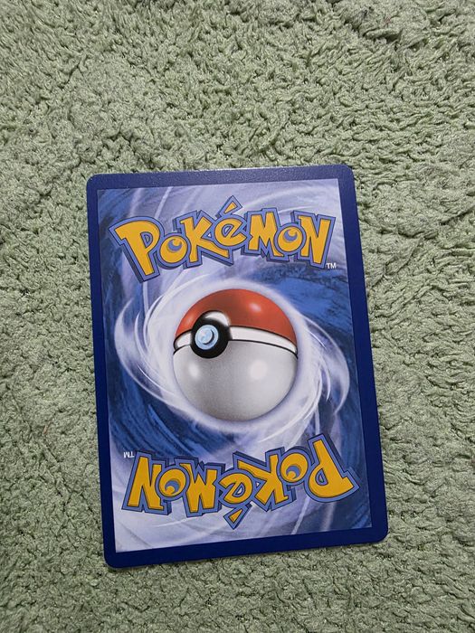Vând cărți pokemon