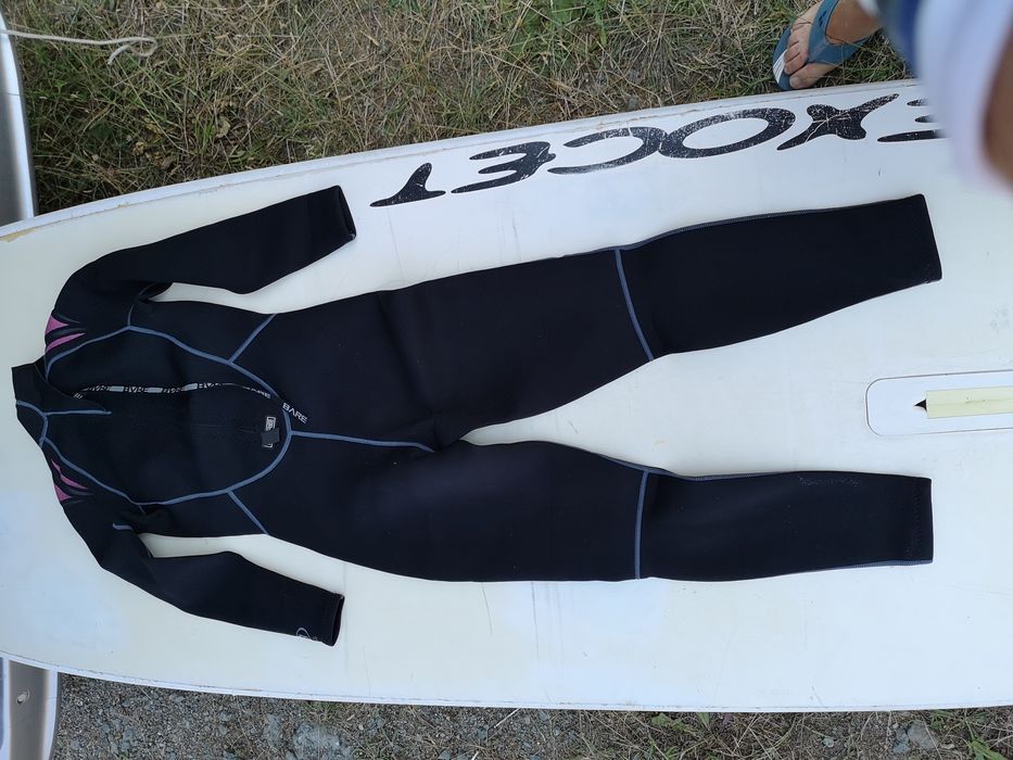 Неопрени и жилетка за водни спортове