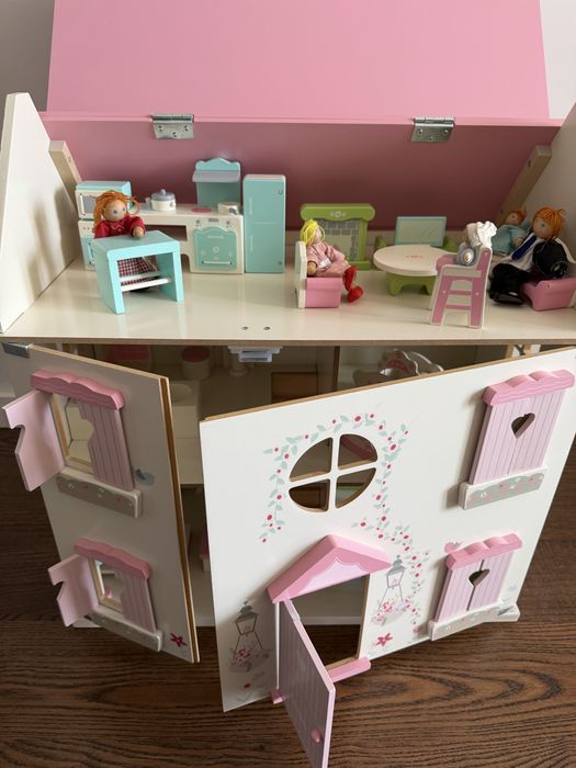 Голяма дървена къща за кукли George Home / ASDA + пълно обзавеждане и кукли