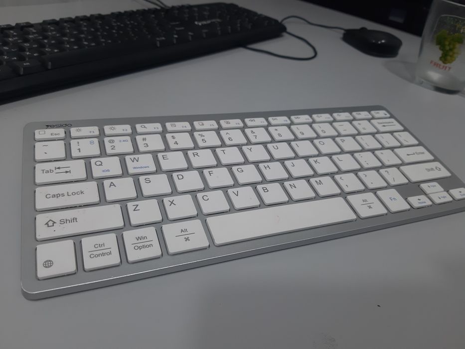 Klavyatura sotiladi.