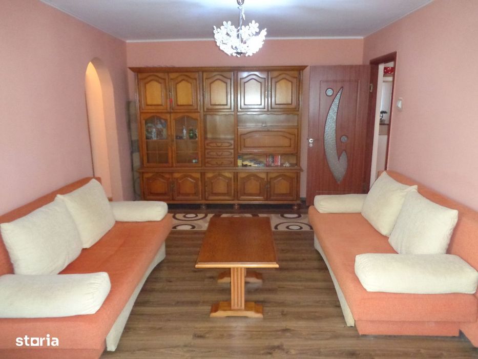 Apartament 2 camere, termoteca, geam la baie, bucatarie spatioasa