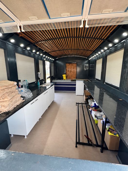 Container Food Truck 7m amenajat HoReCa – instalație apă/curent – 12.500 euro