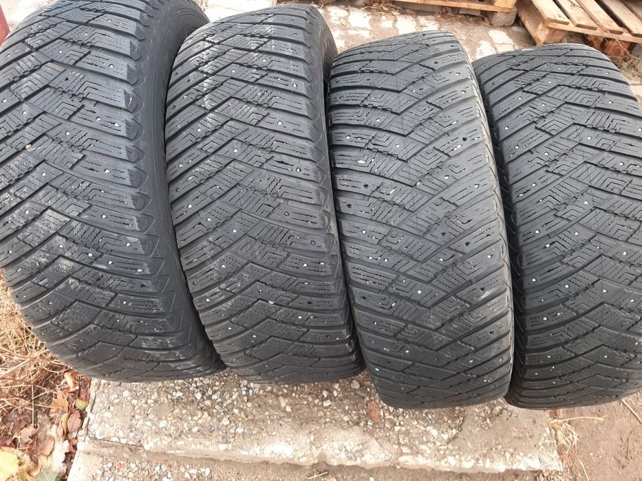 Продам шины 265/65/17 гудиер